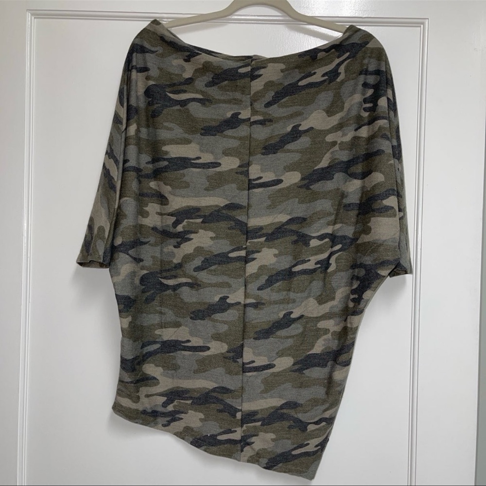 Women’s off the shoulder camo fashion blouse - Picture 4 of 5
